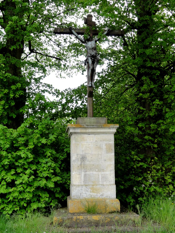 Crépy (Aisne) croix de chemin