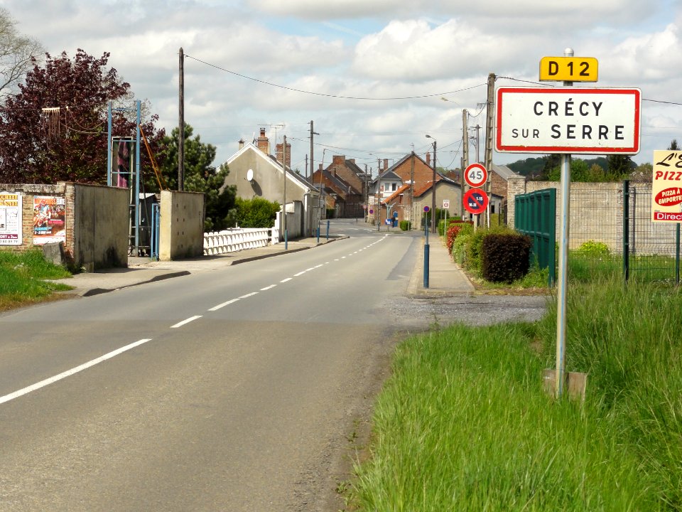 Crécy-sur-Serre (Aisne) city limit sign