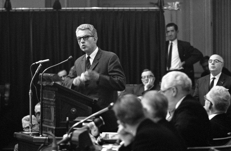 CPN voorman de heer Marcus Bakker voert het woord, Bestanddeelnr 919-6391