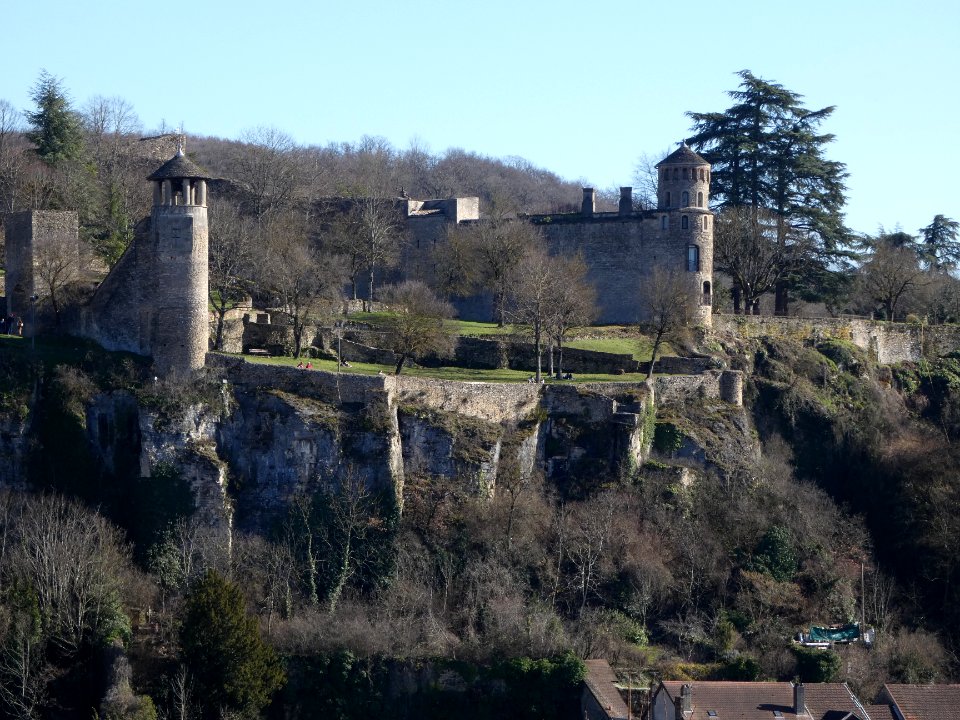 Crémieu - Ancien prieuré Saint-Hippolyte - Depuis la colline du château delphinal
