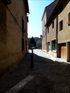 Crémieu - Passage Humbert - Depuis la rue des Adobeurs