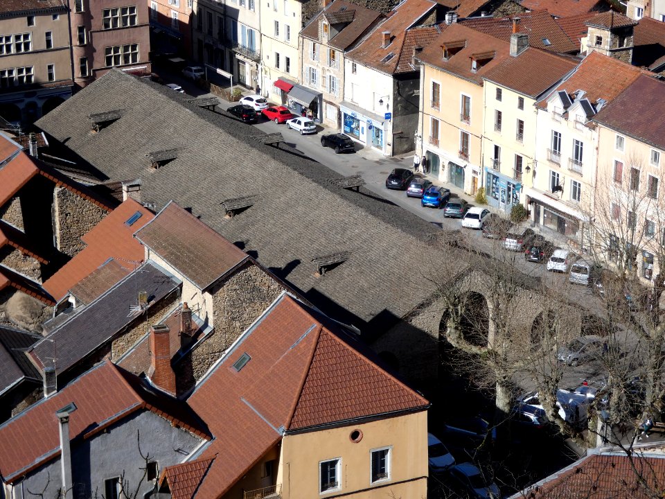 Crémieu - Halles - Depuis la colline Saint-Hippolyte