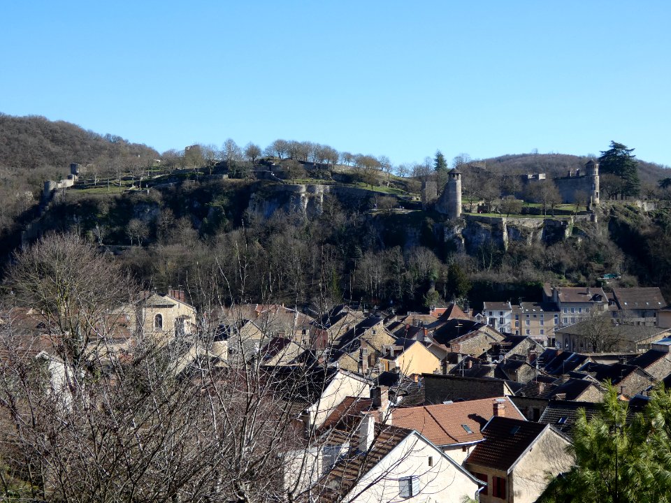 Crémieu - Colline Saint-Hippolyte - Depuis la colline du château delphinal