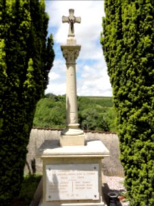 Coyviller (M-et-M) croix de cimetière, monument aux morts