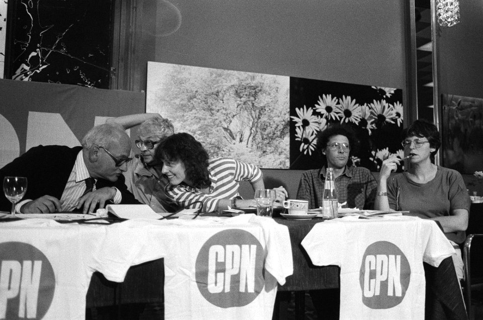 CPN-verkiezingsconferentie in Krasnapolsky in Amsterdam v.l.n.r. Wolff, Bakker,, Bestanddeelnr 932-2259