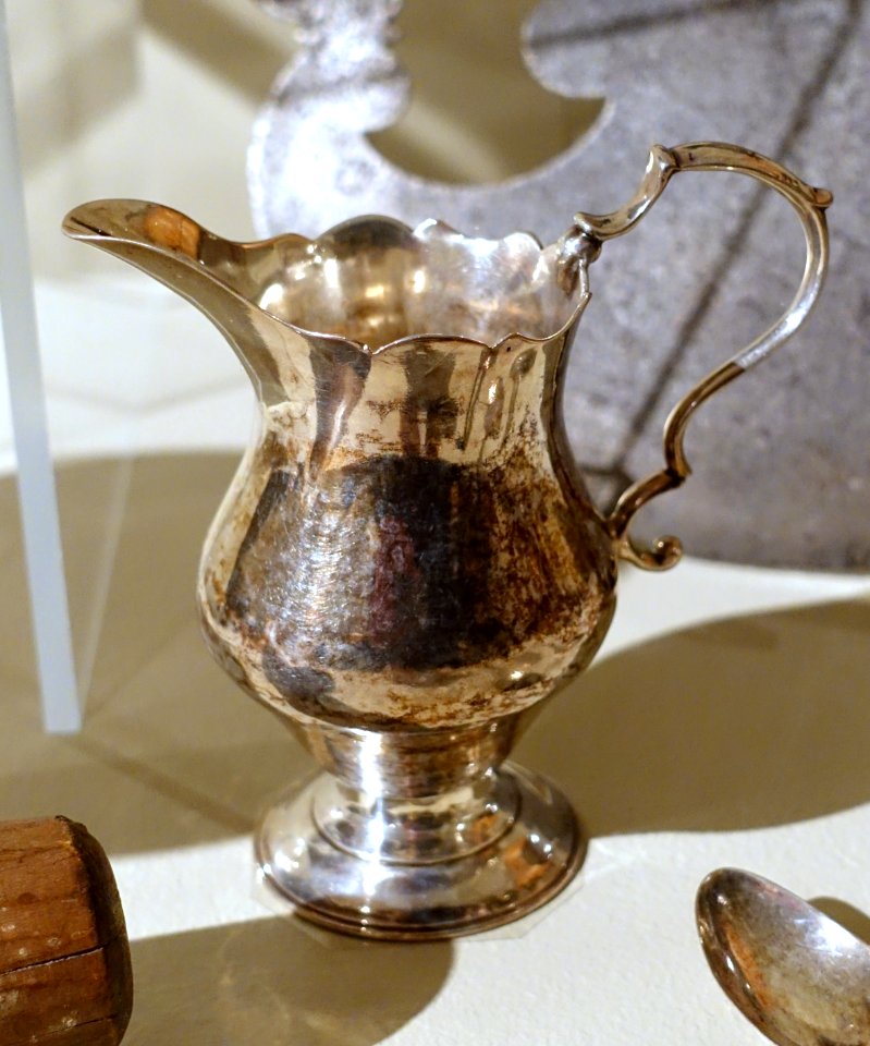 Creampot, Samuel Bartlett 1752-1821, Concord, 1775-1795, silver - Concord Museum - Concord, MA - DSC05802