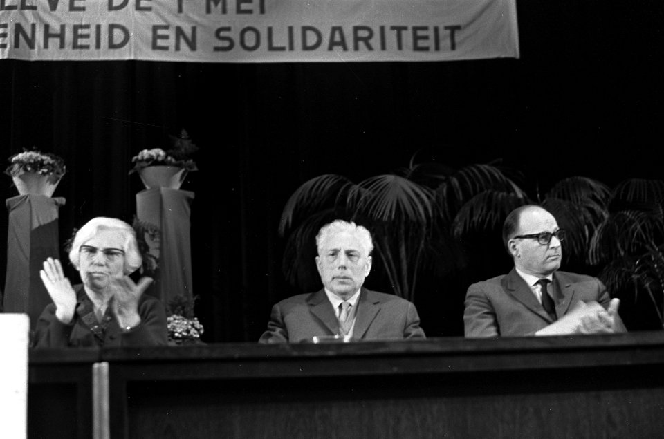 CPN-vergadering t.g.v. eerste mei in RAI te Amsterdam, in midden Paul de Groot e, Bestanddeelnr 920-2926