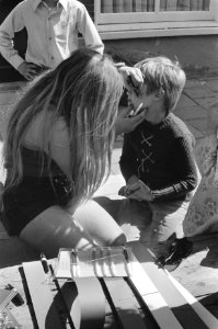 Creatieve zomermaand voor kinderen in 1e Schinkelstraat Amsterdam, gezicht besch, Bestanddeelnr 924-6794