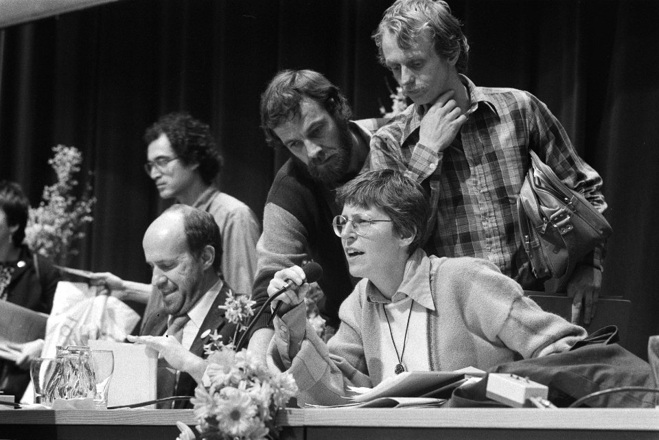 CPN-congres deel II in Amsterdam Ensting (l) en Eshuis ( ( Tweede Kamer ) en CP, Bestanddeelnr 932-8667
