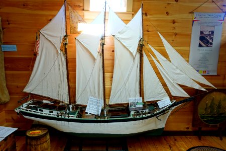 Cranberry House Museum & Cultural Center - Great Cranberry Island, Maine - DSC03792