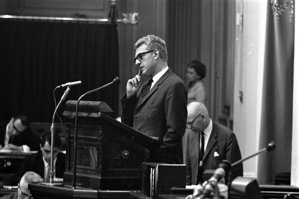CPN voorman de heer Marcus Bakker voert het woord, Bestanddeelnr 919-6396