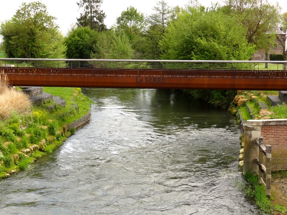 Crécy-sur-Serre (Aisne) passerelle de la Serre