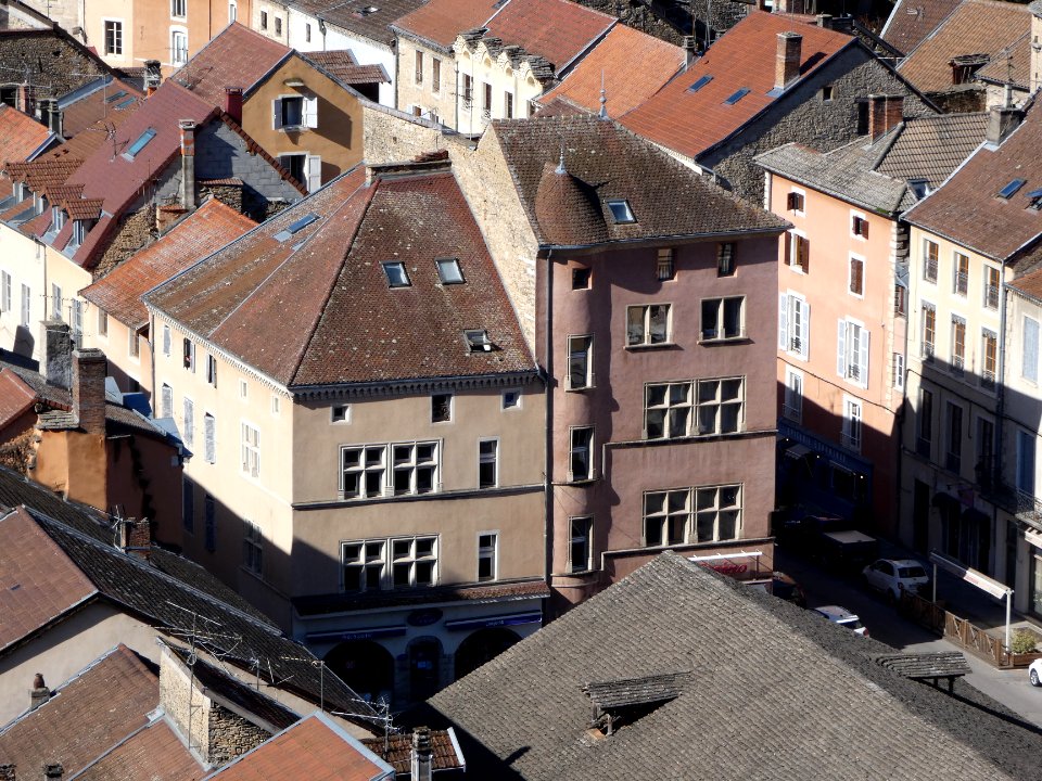 Crémieu - Place Quinsonnas - Maisons vues depuis la colline Saint-Hippolyte