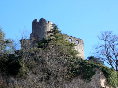 Crémieu - Château delphinal - Depuis le chemin de Pierre Plaine