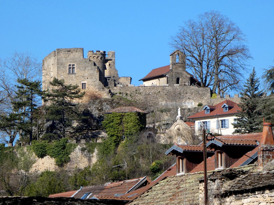 Crémieu - Château delphinal - Depuis le centre du village