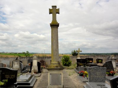 Courbesseaux (M-et-M) cimetière communal, croix