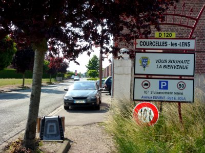 Courcelles-lès-Lens (Pas-de-Calais, Fr) city limit sign