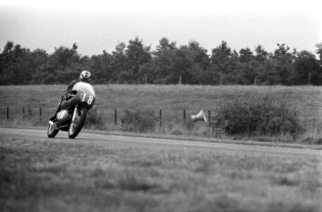 Coureur in training (nr 18), Bestanddeelnr 922-5696