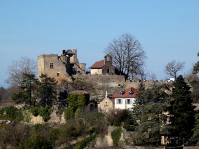 Crémieu - Château delphinal - Depuis la colline Saint-Hippolyte