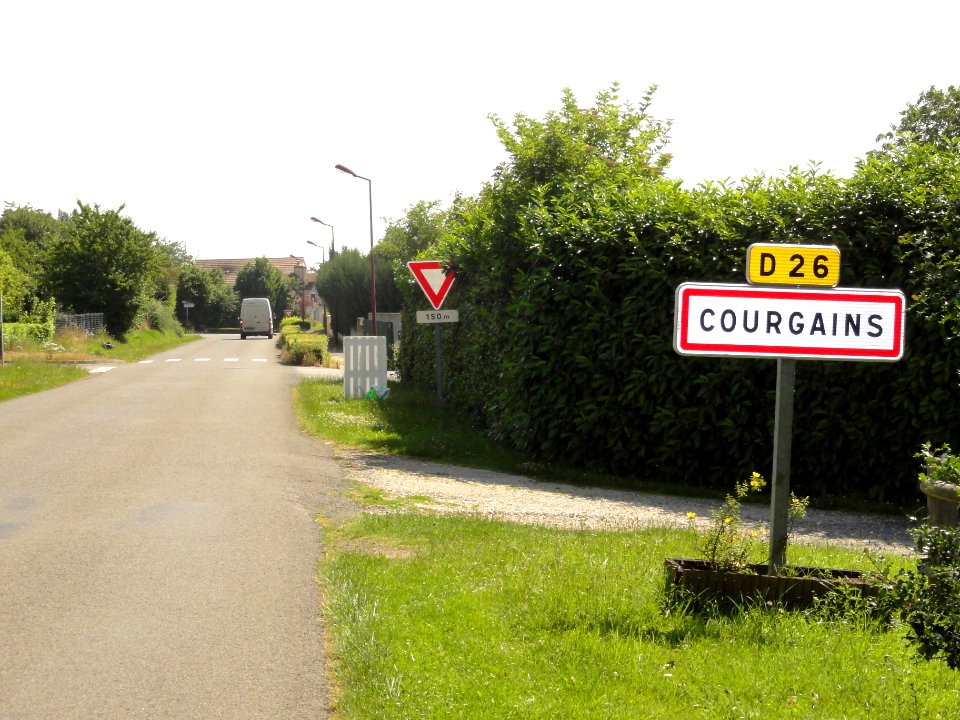 Courgains (Sarthe) entrée