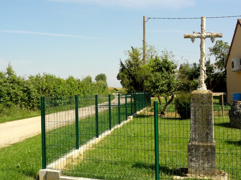 Courgains (Sarthe) croix à La Croix de Courgains