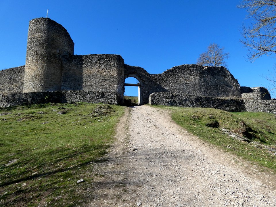 Crémieu - Ancien prieuré Saint-Hippolyte - Entrée sud