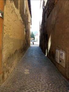 Crémieu - Passage Michel Peju - Depuis la rue Porcherie