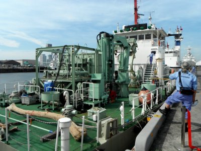 Crane of Beikurin the cleaning vessel of Japan Coast Guard