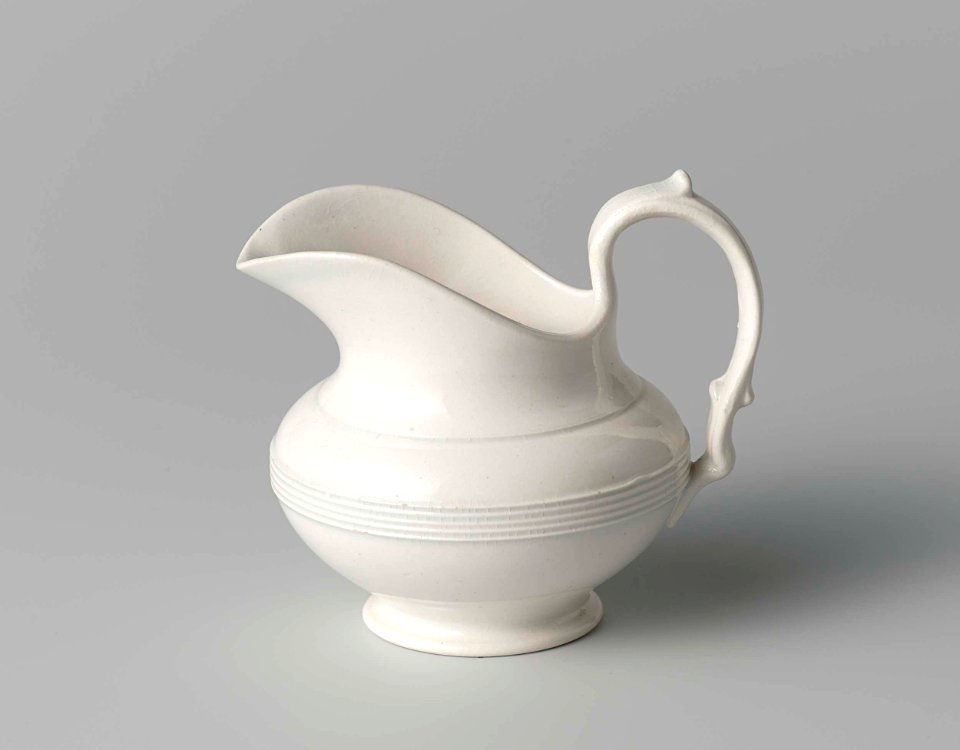 Creamware melkkannetje, Petrus Regout & Co (1)