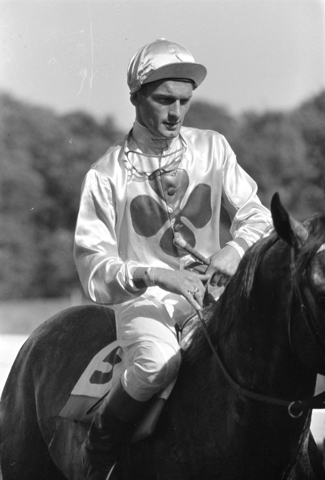 Courses op Duindigt, 31ste derby, winnaar H. J. van der Kraats van de 31ste derb, Bestanddeelnr 910-4261