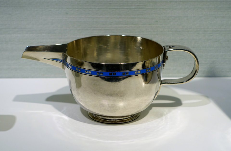 Cream pitcher by Jan Eisenloeffel, Atelier Amstelhoek, Amsterdam, 1900-1902, silver, enamel - Hessisches Landesmuseum Darmstadt - Darmstadt, Germany - DSC00790