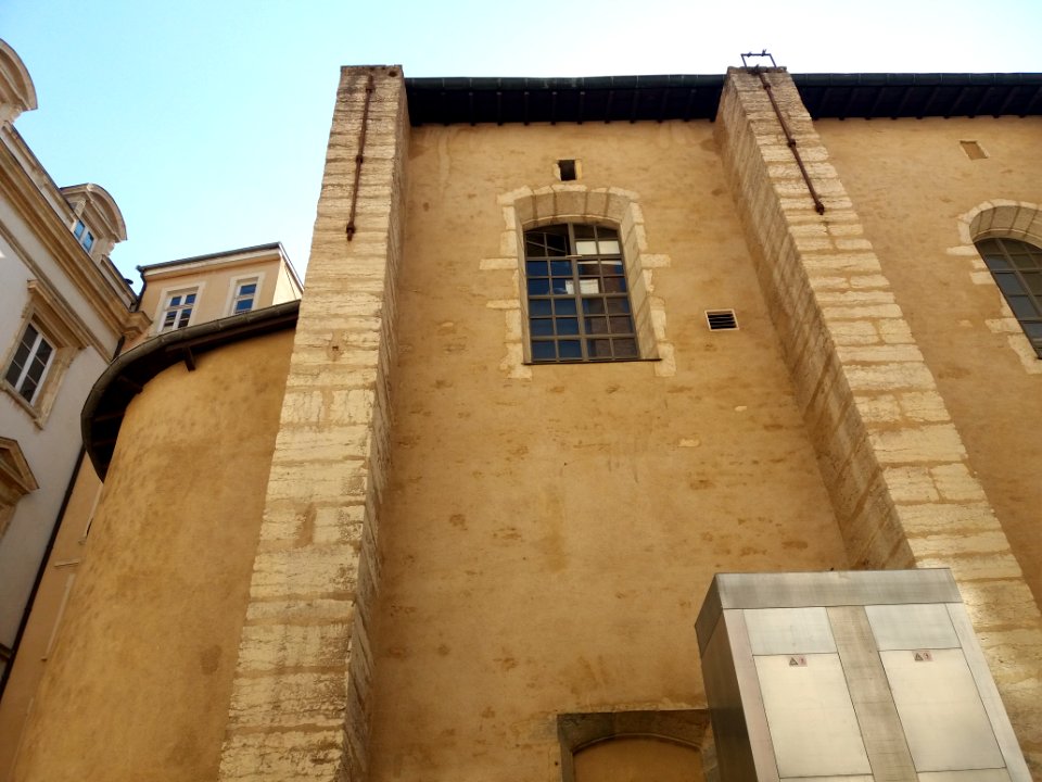 Cour du palais Saint-Pierre - Église Saint-Pierre-des-Terreaux 2