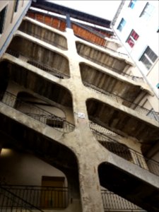 Cour des Voraces - Haut de l'escalier monumental 2
