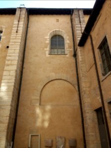 Cour du palais Saint-Pierre - Église Saint-Pierre-des-Terreaux