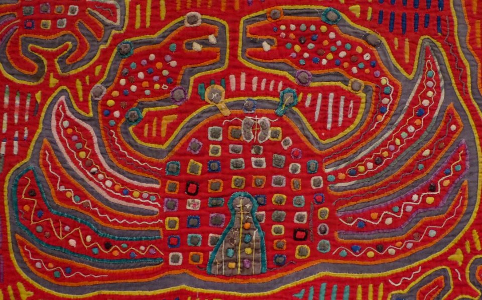 Crab in Mola (blouse panel), Cuna (Kuna) Indians, Honolulu Museum of Art, 3740.1 (cropped)
