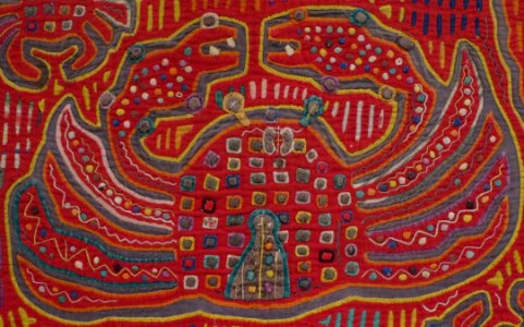 Crab in Mola (blouse panel), Cuna (Kuna) Indians, Honolulu Museum of Art, 3740.1 (cropped)