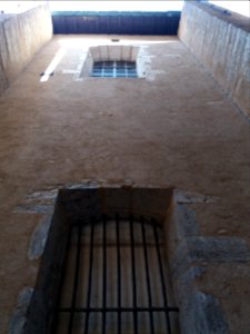 Cour du palais Saint-Pierre - Haut du mur sud de l'église