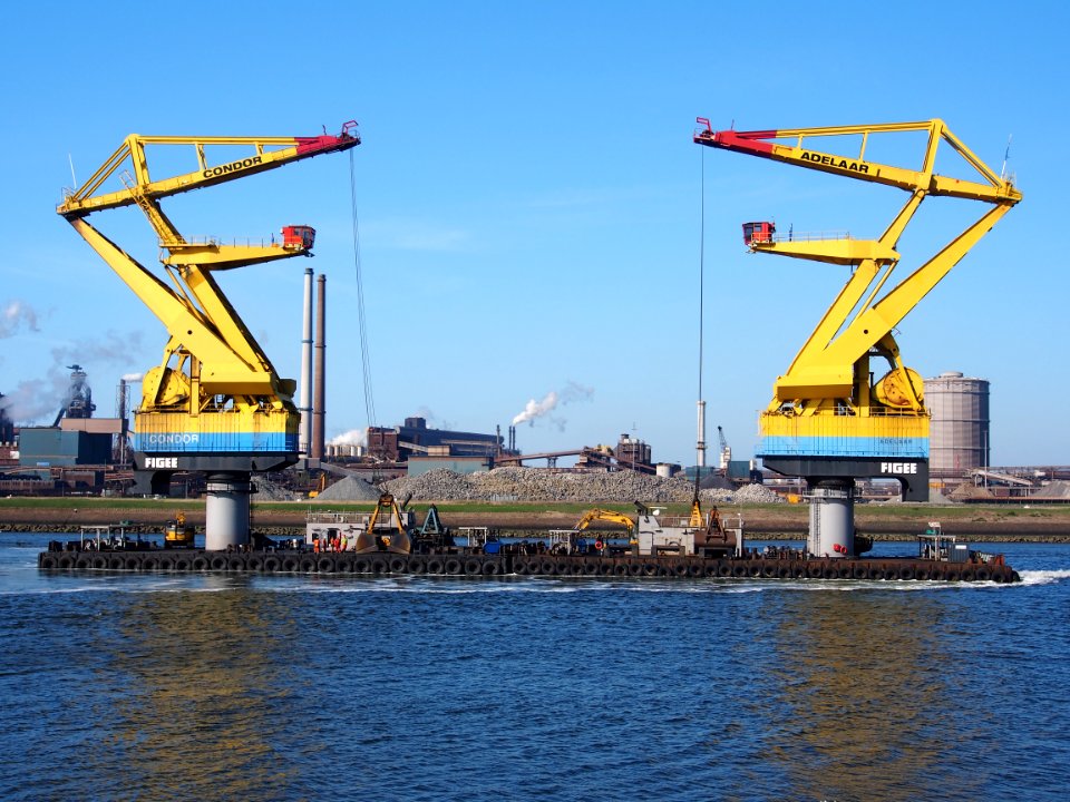Crane barge Condor en Adelaar at IJmuiden, pic1
