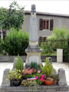 Crévéchamps (M-et-M) monument aux morts