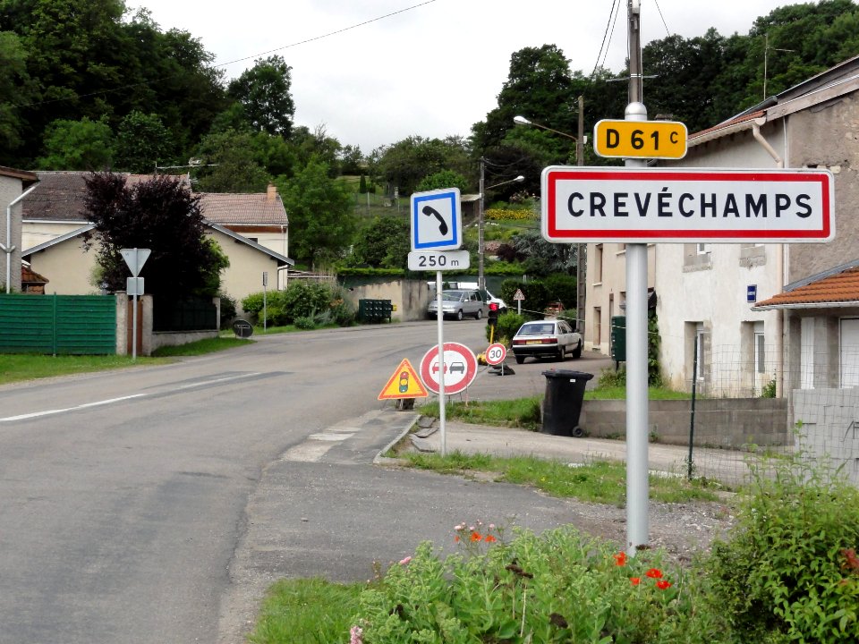 Crévéchamps (M-et-M) city limit sign