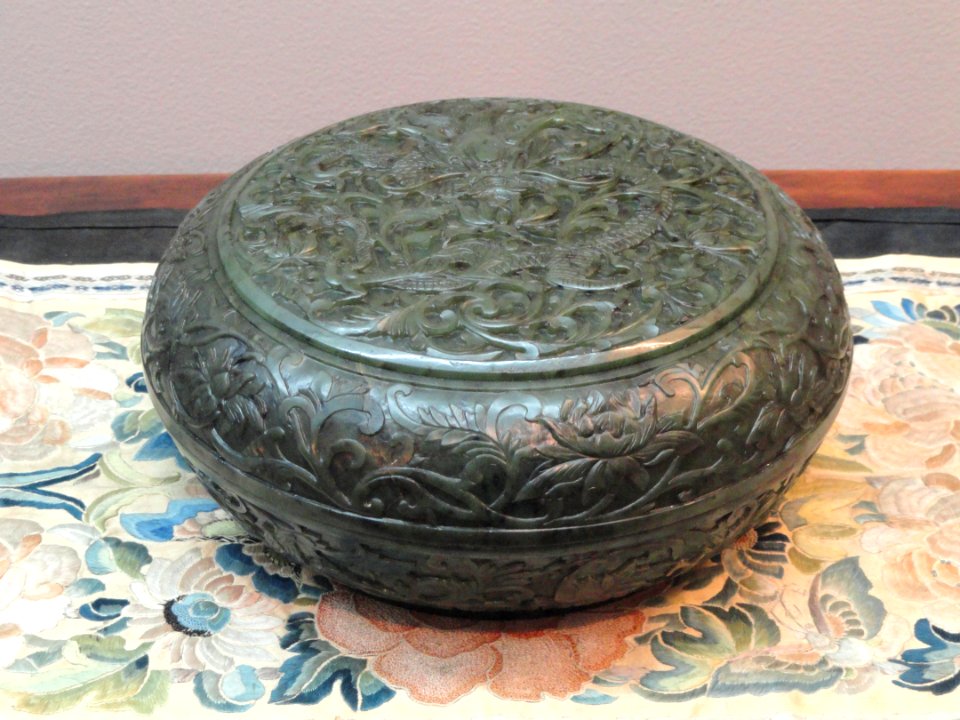 Covered Bowl, China, Shun-Chih Period, spinach green jade - George Walter Vincent Smith Art Museum - DSC03825