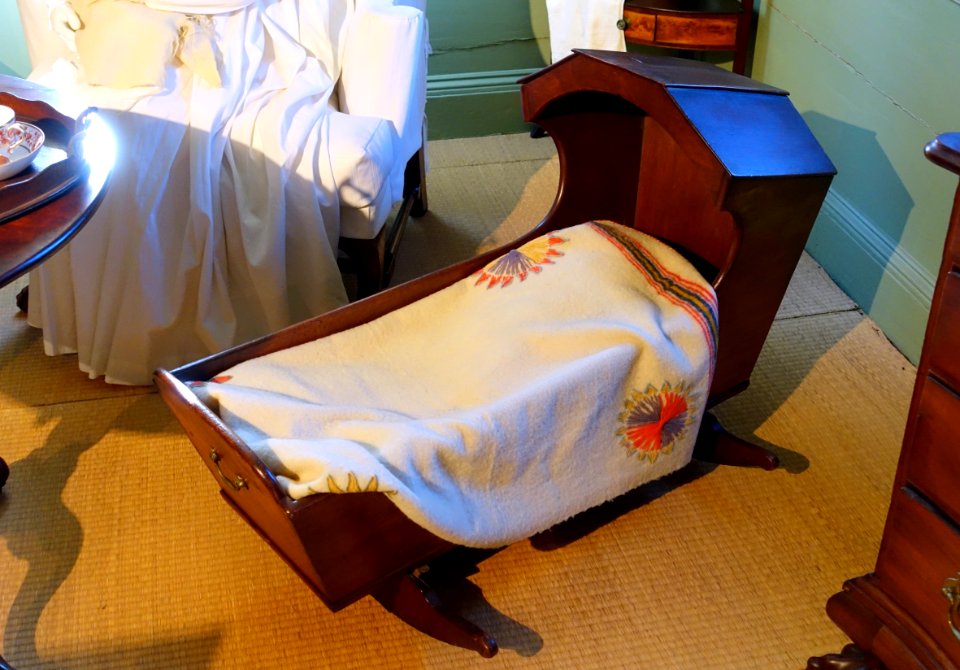 Cradle, probably Concord, 1800-1820, mahogany, eastern pine - Concord Museum - Concord, MA - DSC05708