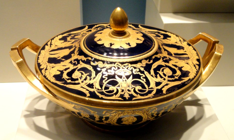Covered Bowl and Stand (bowl), 1784, Sèvres Porcelain Manufactory, painted by Nicolas-Pierre Pithou - Art Institute of Chicago - DSC09852