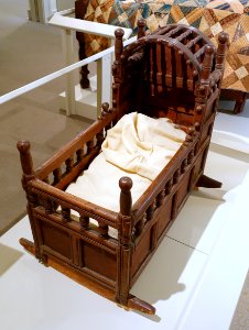 Cradle, Massachusetts, 1665-1685, red oak, white pine - Concord Museum - Concord, MA - DSC05856