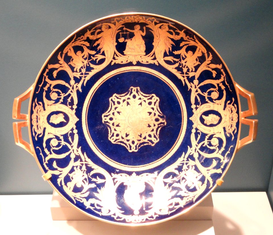 Covered Bowl and Stand (stand), 1784, Sèvres Porcelain Manufactory, painted by Nicolas-Pierre Pithou - Art Institute of Chicago - DSC09854