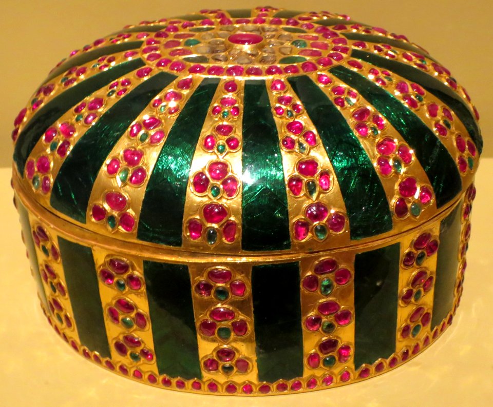 Covered box from northern India, Doris Duke Foundation for Islamic Art 44.54a-b
