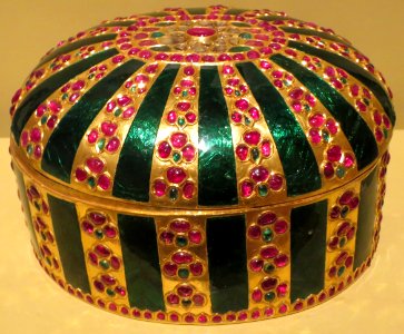 Covered box from northern India, Doris Duke Foundation for Islamic Art 44.54a-b photo