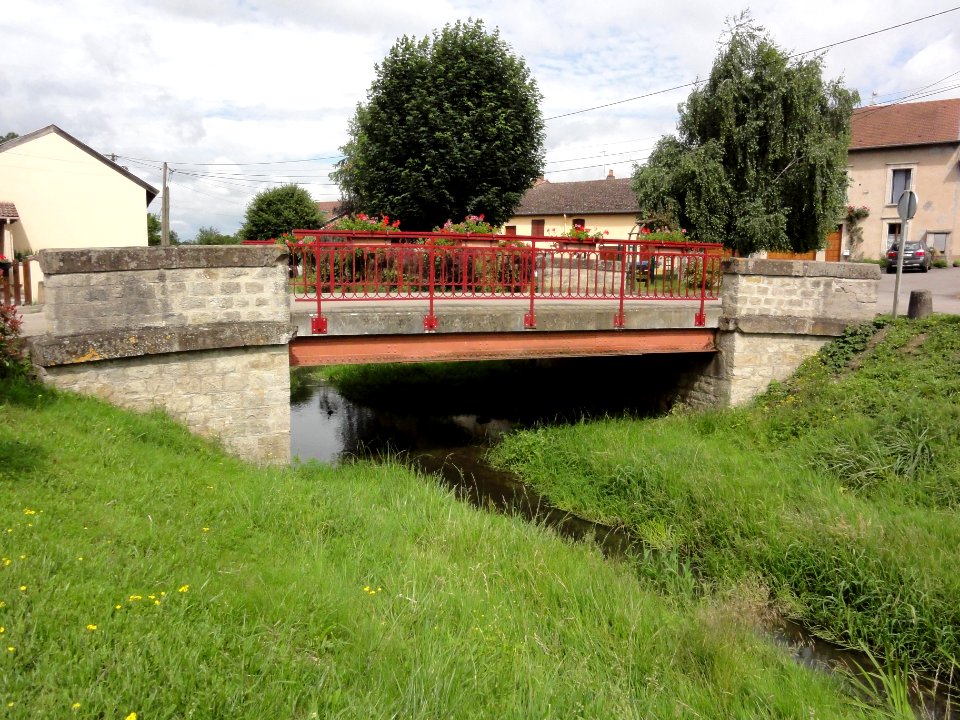 Courbesseaux (M-et-M) pont sur ruisseau La Roanne