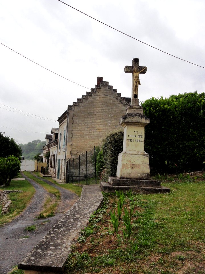 Crécy-au-Mont (Aisne) croix de chemin