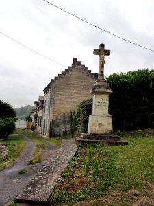 Crécy-au-Mont (Aisne) croix de chemin